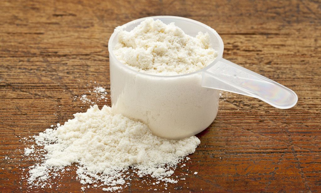 一起看看蛋白质粉和奶粉哪个营养价值高（奶粉和蛋白质粉的区别哪种好 ）