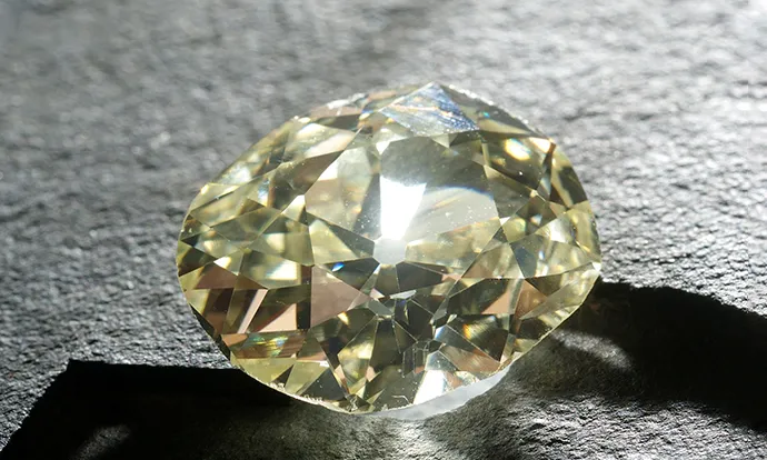 河南制造的钻石占领世界，中间发生了什么（河南产钻石的地方）