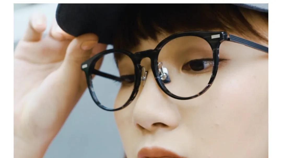 什么眼镜适合女生（女神必备最新眼镜框款式2021）