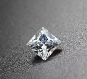 必看锆石和钻石的价格哪个贵（科普锆石和钻石的区别）