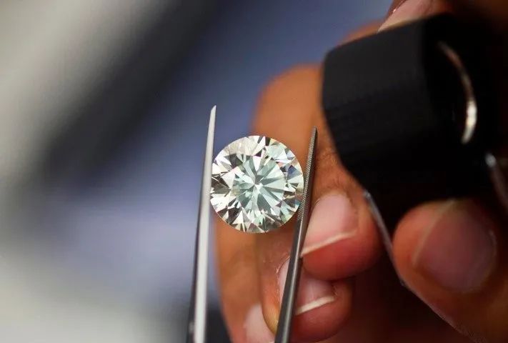 钻石的4c分级是什么,并且详细说明（钻石销售4c技巧和话术）