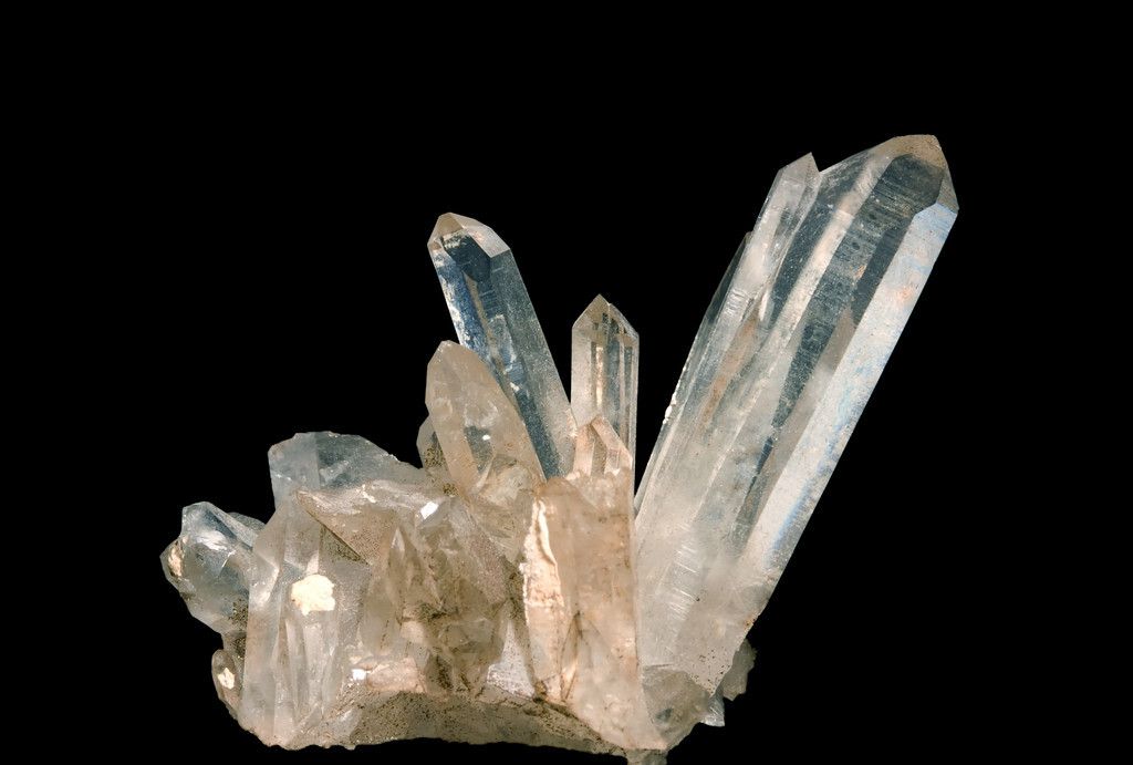 人造水晶和天然水晶的价格区别（天然水晶怎么辨别真假）