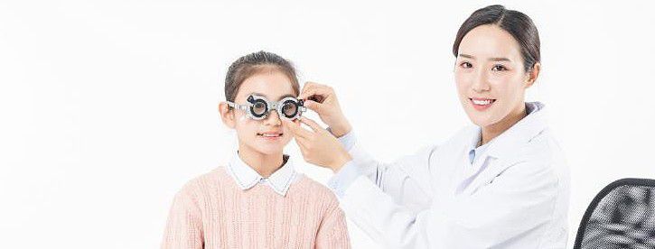 配眼镜怎么选镜片 防蓝光有用吗（矫正眼镜和普通眼镜的区别在哪里）