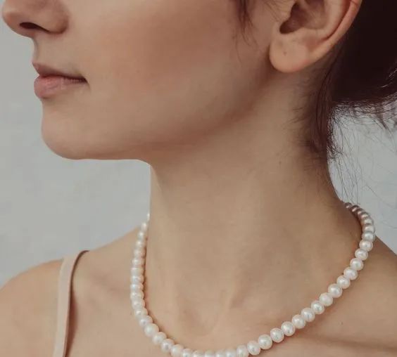 无瑕的名誉是世间最纯粹的珍珠的意思（珍珠项链适合什么气质的女人）