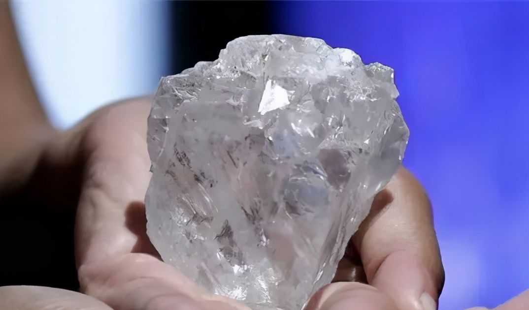 人工合成的钻石和天然钻石有什么区别（影响钻石价格的因素有哪些）