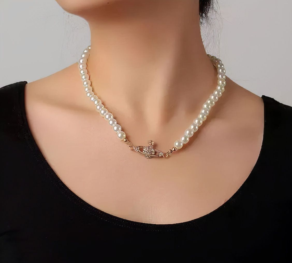 无瑕的名誉是世间最纯粹的珍珠的意思（珍珠项链适合什么气质的女人）