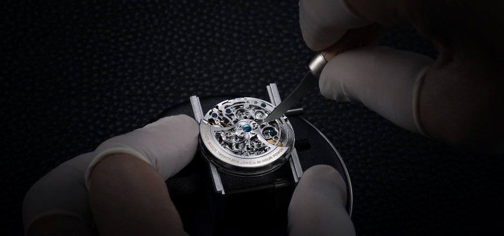 艾戈勒手表和阿玛尼手表哪个值得买（陀飞轮机芯和普通机芯的区别）