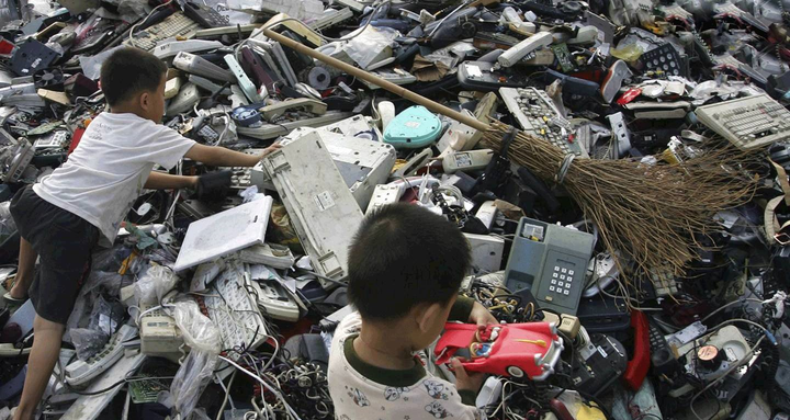 拆解电子产品小生意（回收旧手机比金矿还赚钱）
